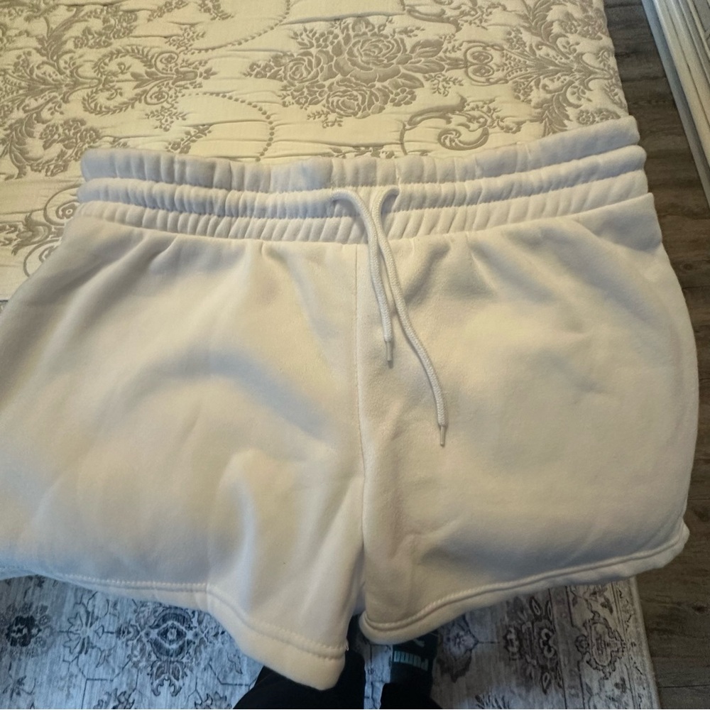 White sweat short XL